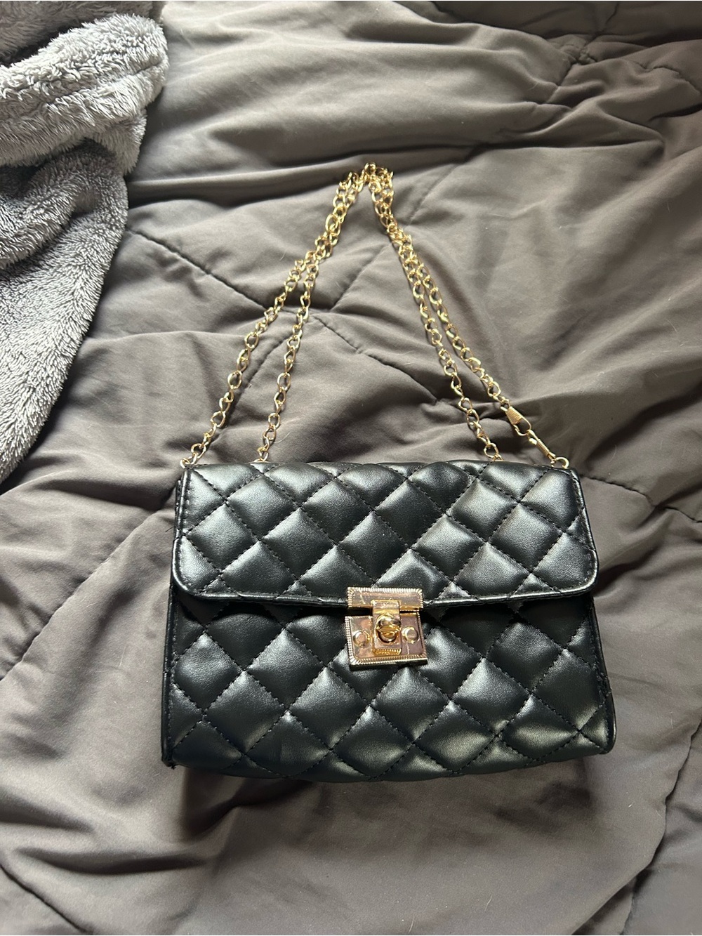 Amazon Black Quilted Shoulder Bag with Gold Chain